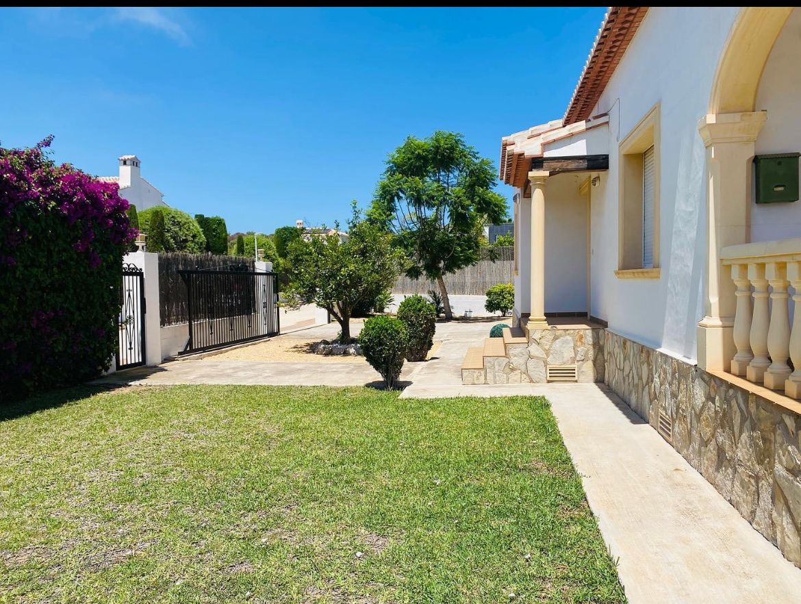 Long term rental, large 4 bedroom villa in Javea