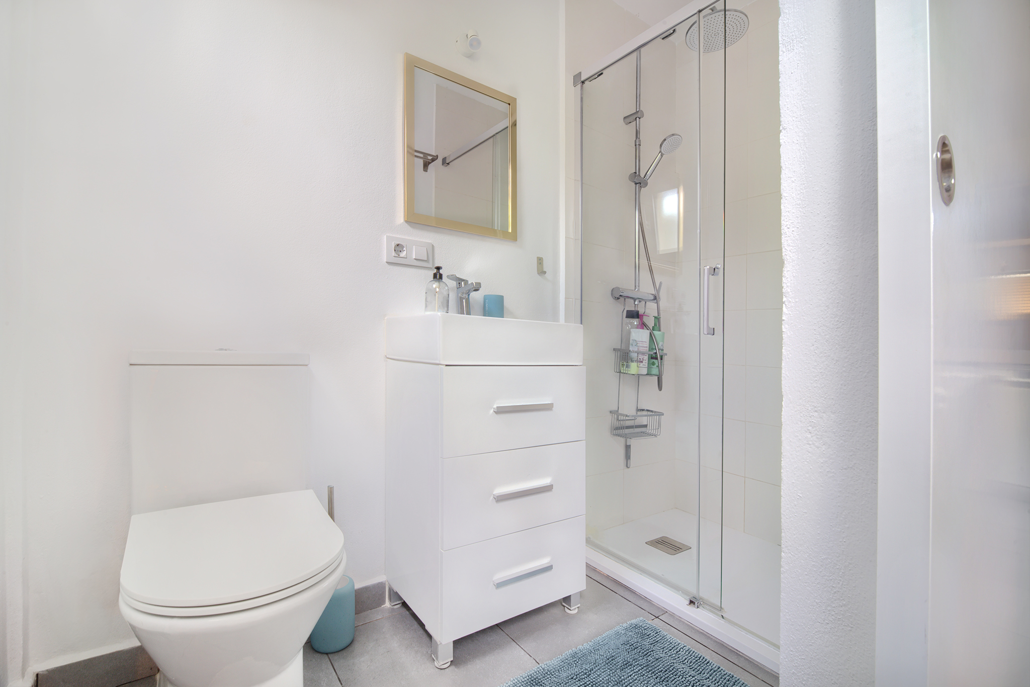 https://harrishomes.es/wp-content/uploads/2025/06/Bathroom-guesthouse-mini.jpg