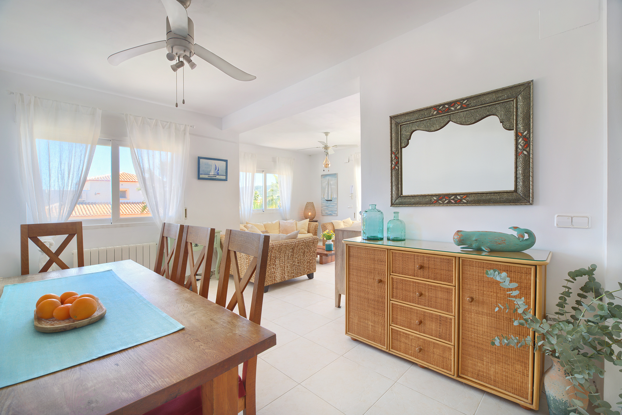 https://harrishomes.es/wp-content/uploads/2025/06/Dining-room-MINI.jpg