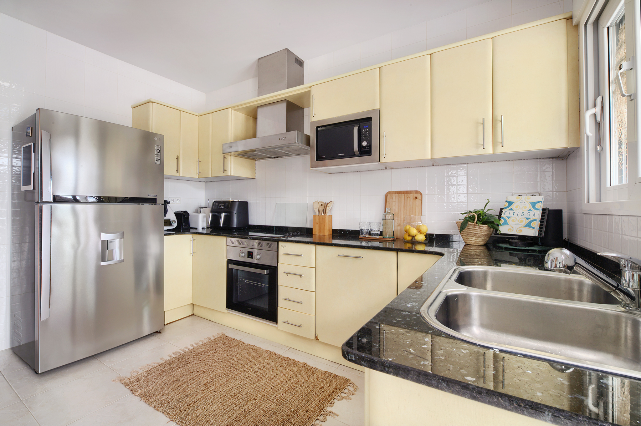 https://harrishomes.es/wp-content/uploads/2025/06/Kitchen-1-mini.jpg