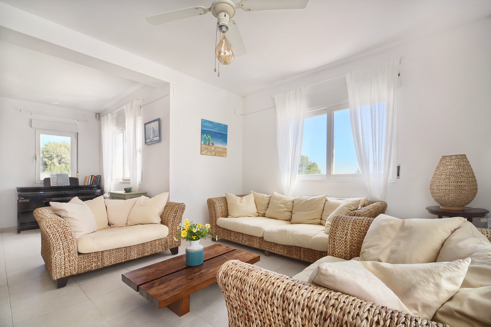 https://harrishomes.es/wp-content/uploads/2025/06/Living-room-mini.jpg