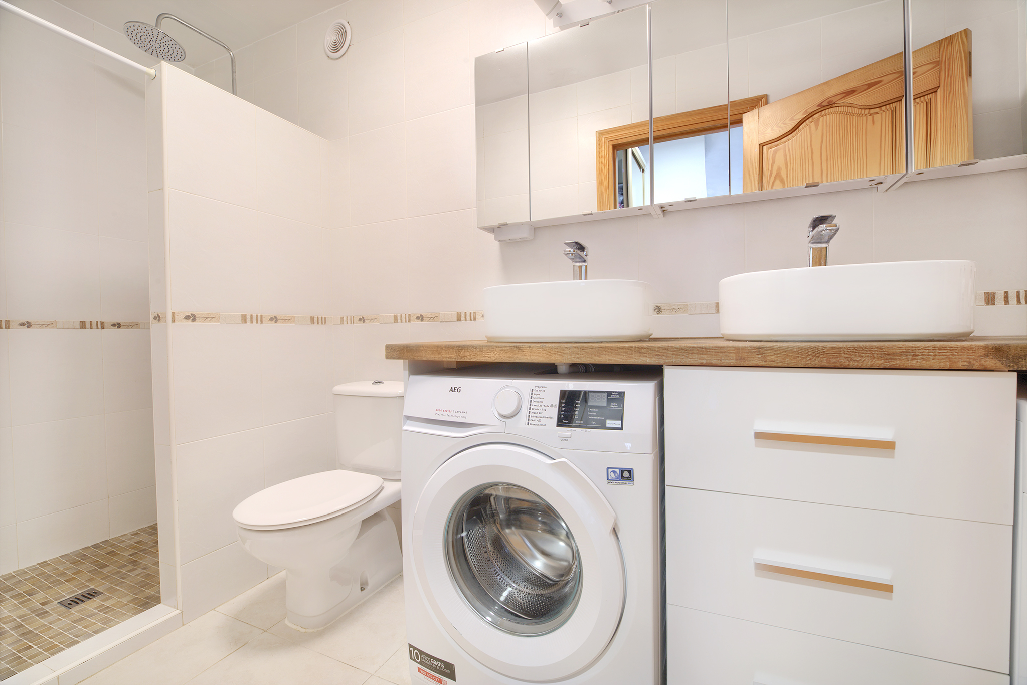 https://harrishomes.es/wp-content/uploads/2025/06/Master-bathroom-mini.jpg