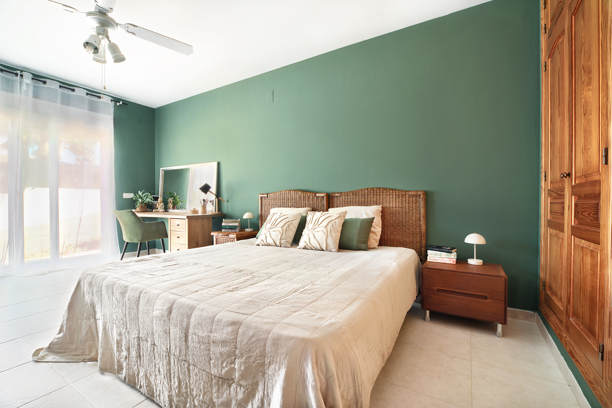 https://harrishomes.es/wp-content/uploads/2025/06/Master-bedroom-1-mini.jpg