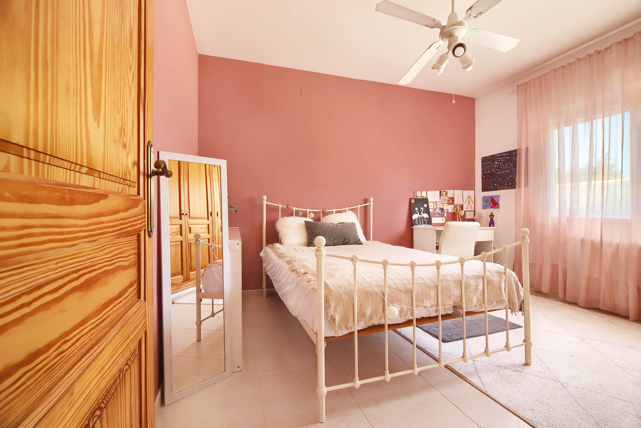 https://harrishomes.es/wp-content/uploads/2025/06/Pink-room-mini.jpg